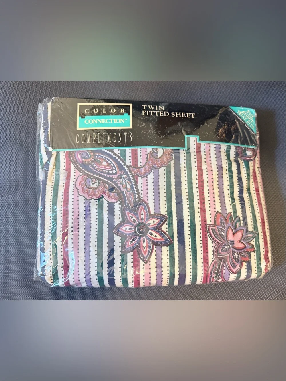 VINTAGE Color Connection Compliments Twin Fitted Sheet - made in USA - NOS